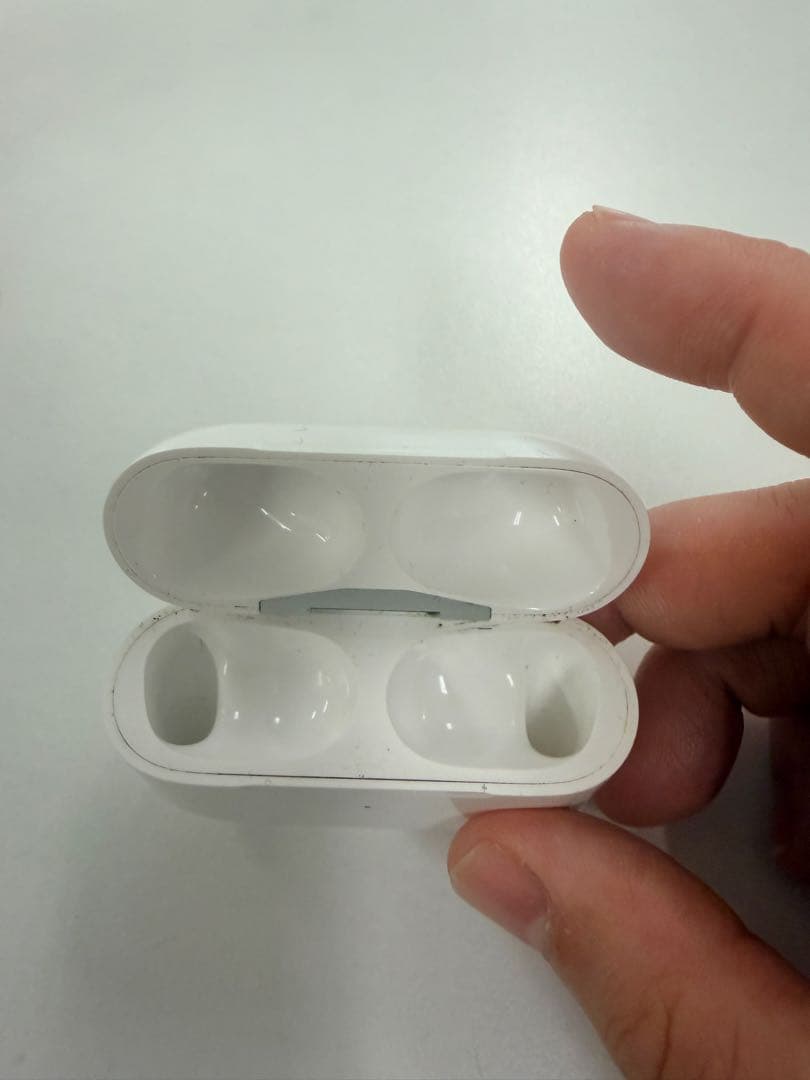 AirPods pro 第二世代［イヤーピースは別メーカーで新品交換します］