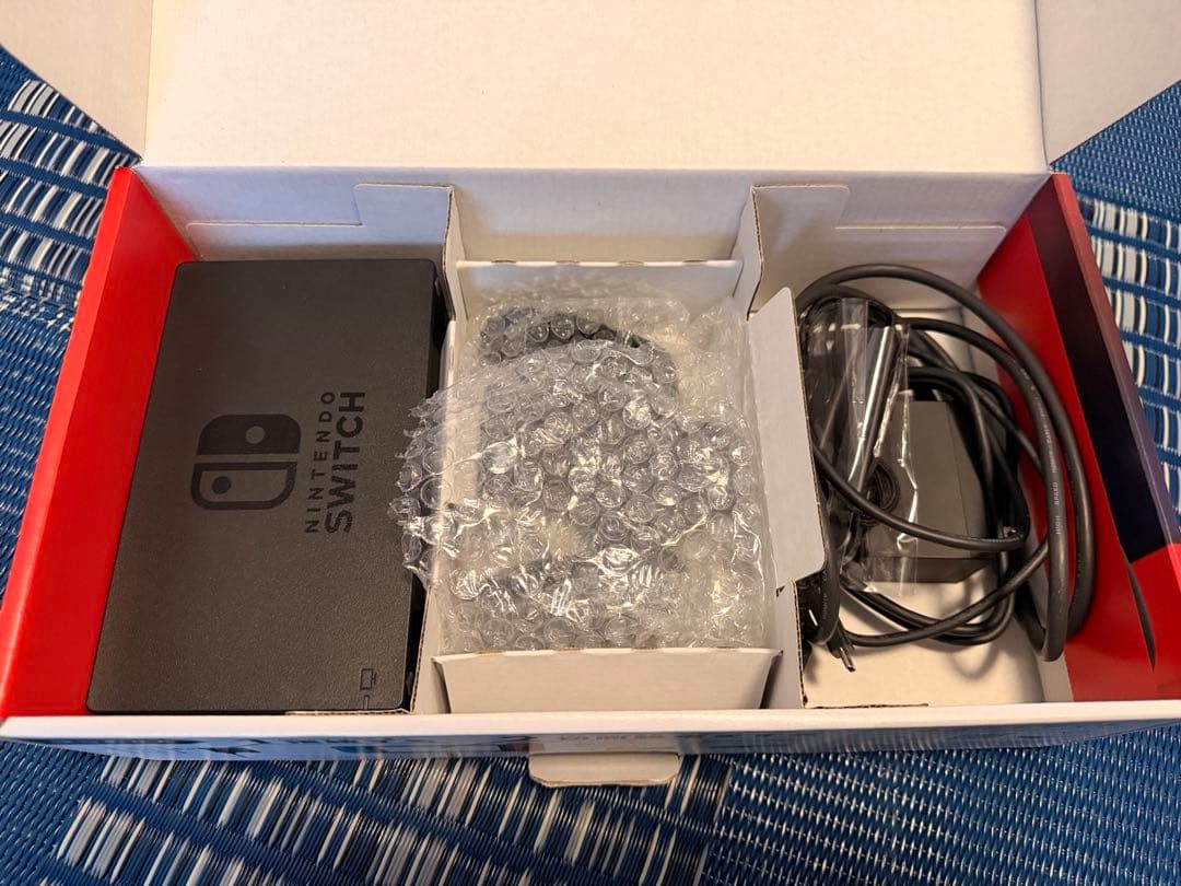 Nintendo Switch 本体 スイッチ フィルム貼付済 ハードカバー付き