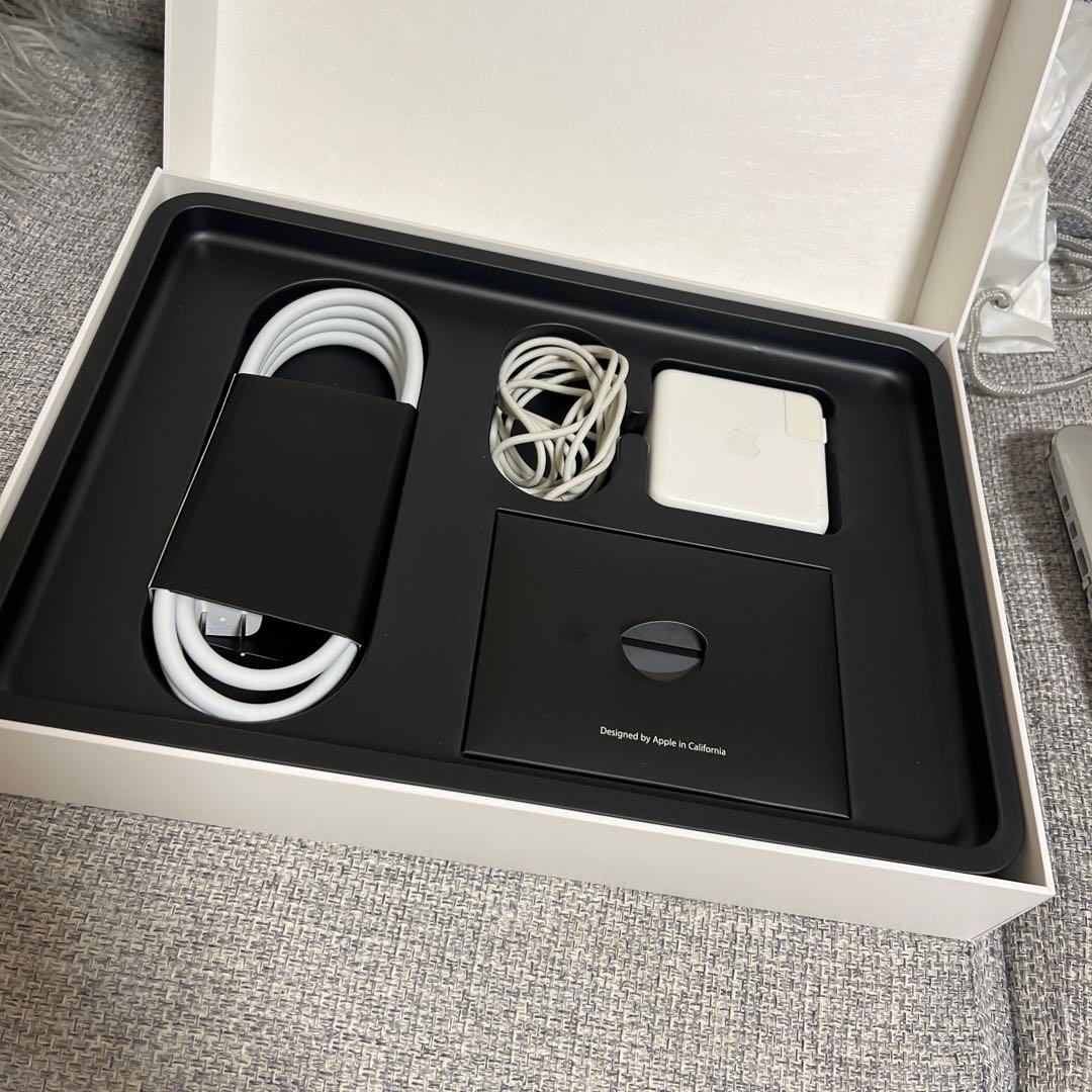 Apple MacBook Pro シルバー 本体　箱　充電器付き