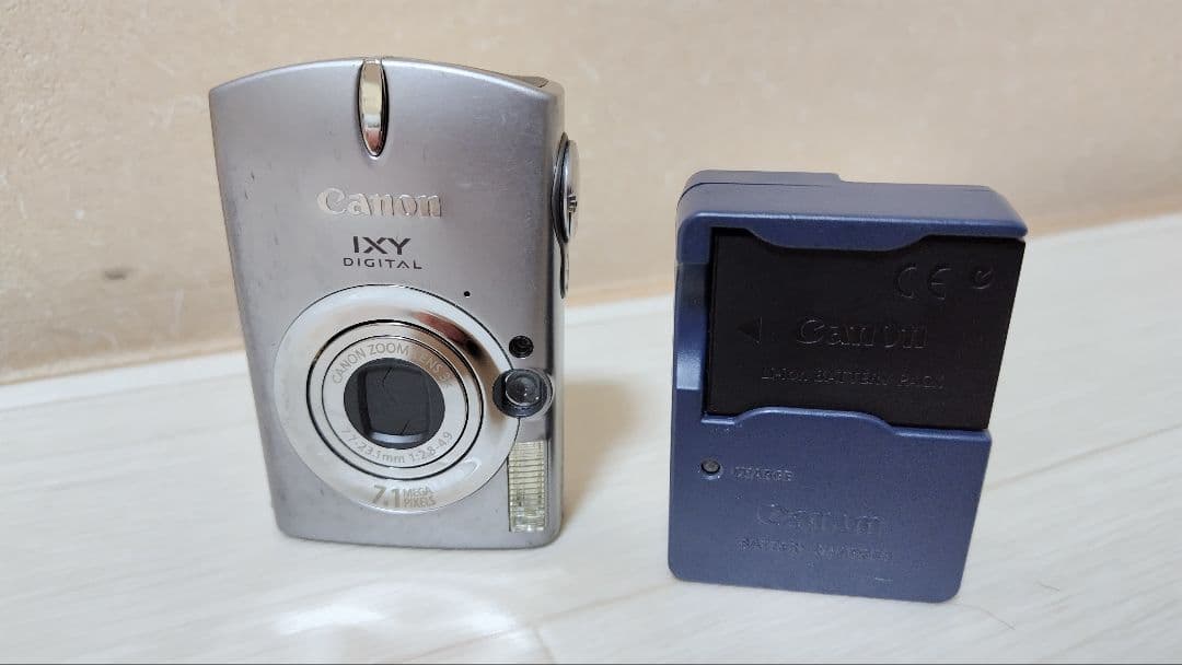 【ジャンク品】Canon　デジカメ　IXY700