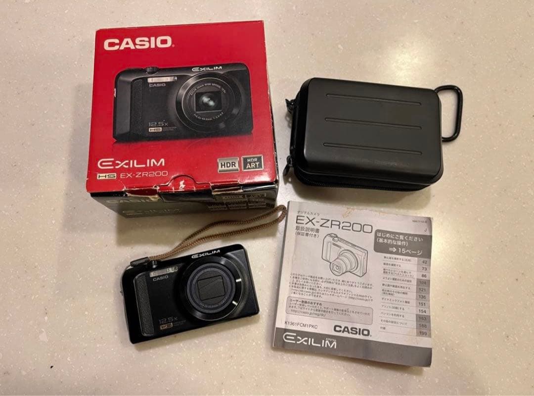 CASIO EXILIM EX-ZR200 デジタルカメラ(ケース付き)