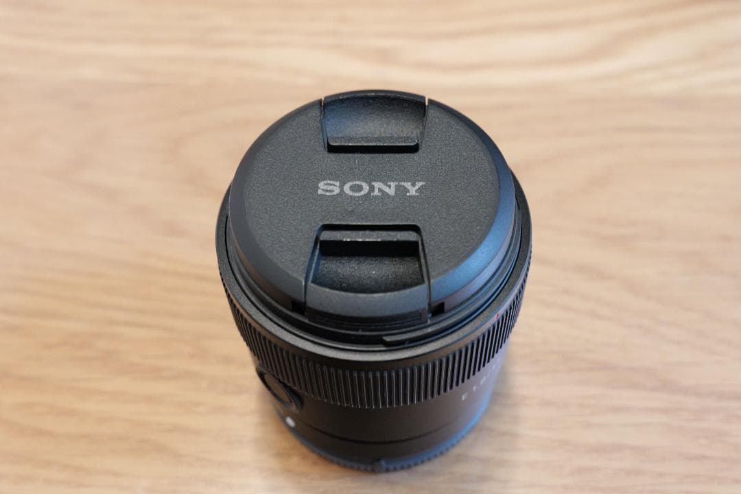 【美品】SEL11F18（SONY ミラーレスカメラレンズ）