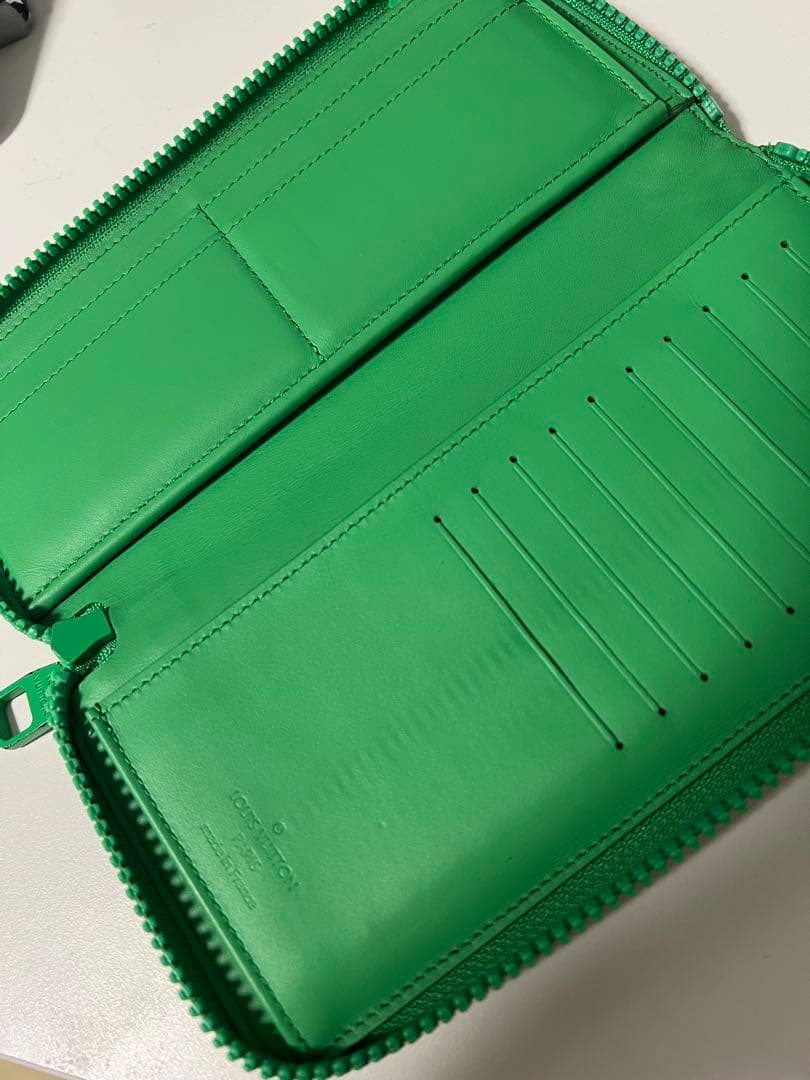 LOUIS VUITTON ジッピーウォレット　ヴェルティカル　トリヨン