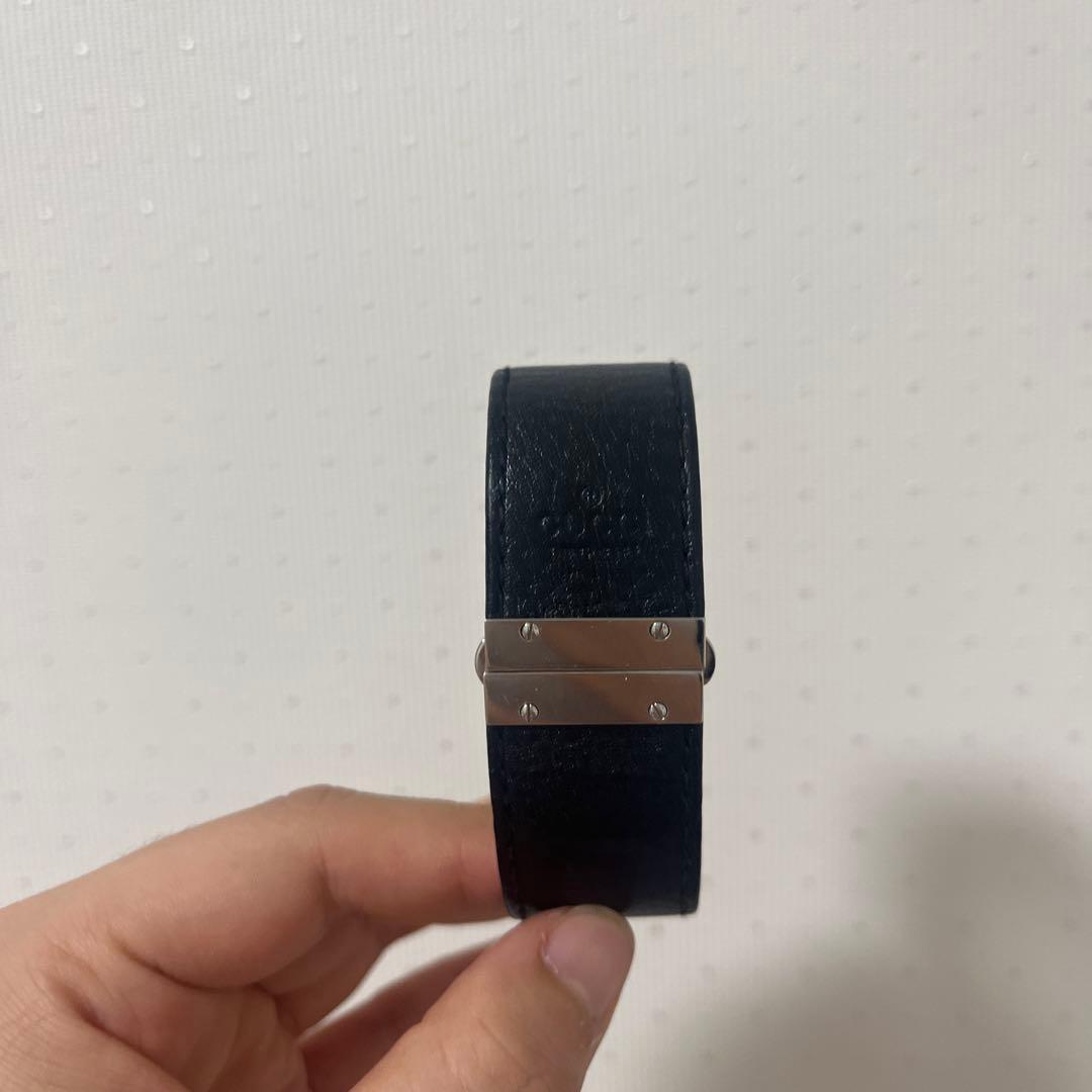 GUCCI ブラックレザーバングル時計