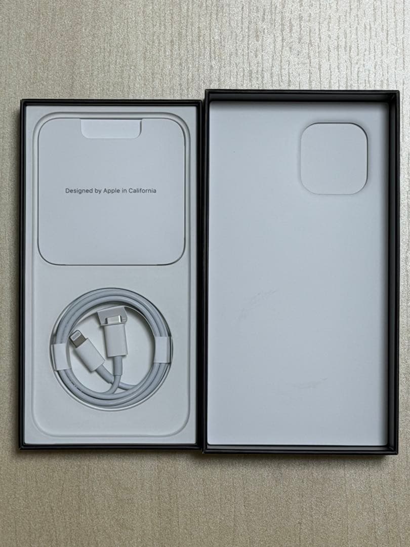 iPhone 12 Pro Max 256Gシルバー 本体美品 動作良好 付属品