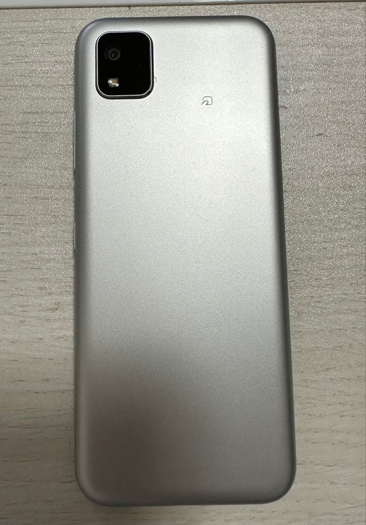 シルバー スマートフォン 本体