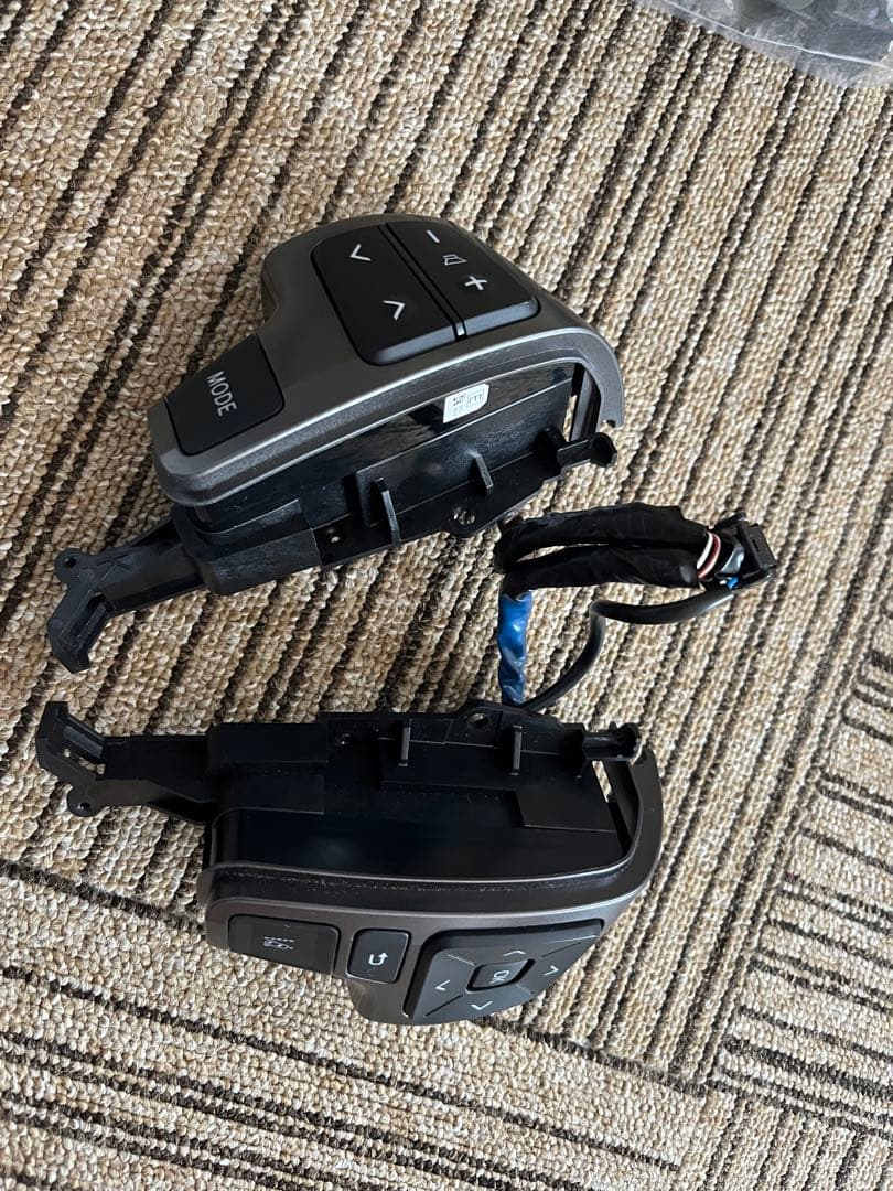 トヨタ ハイエー ステアリング コントロールボタン LED打ち替え済み