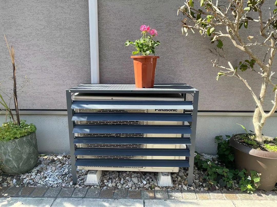 アルミ製 エアコン室外機カバー排気ルーバー方向可調整R－ホワイト