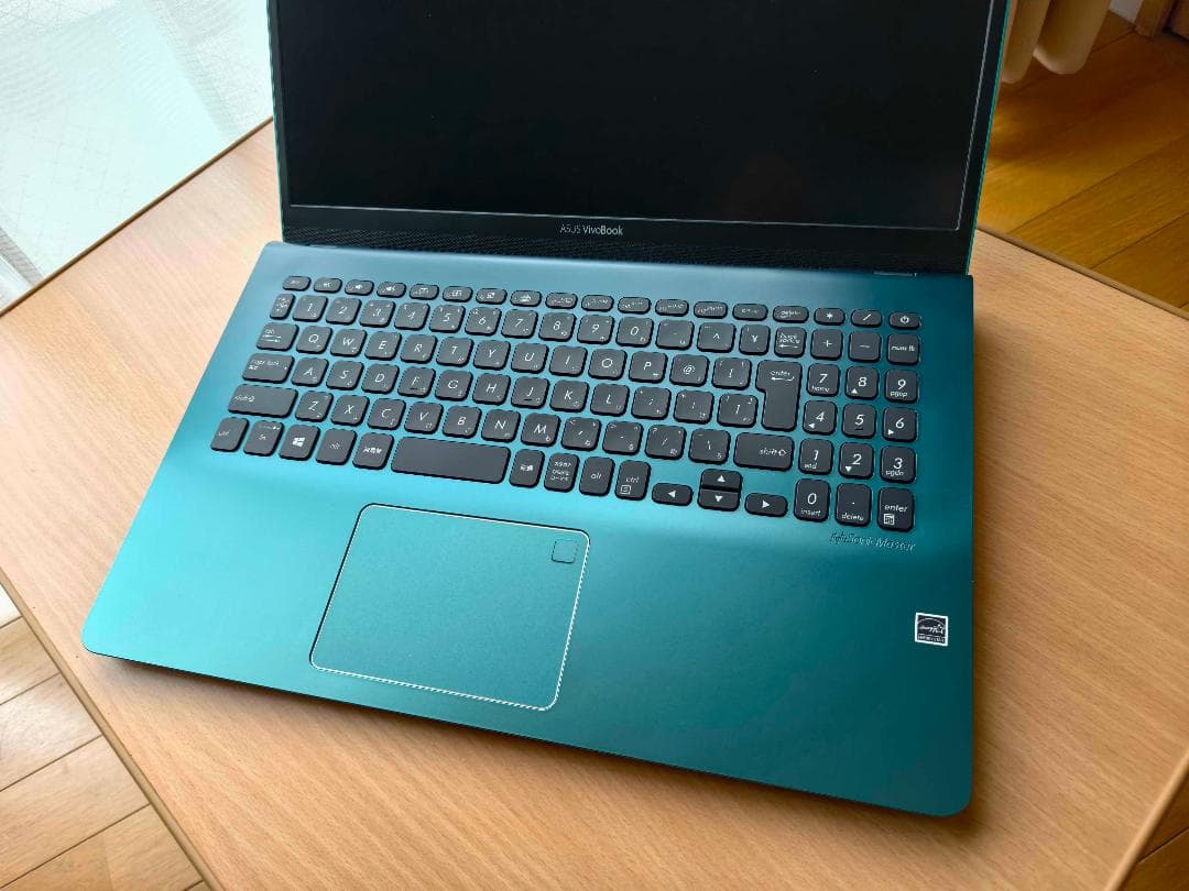 Asus Vivobookノートパソコン