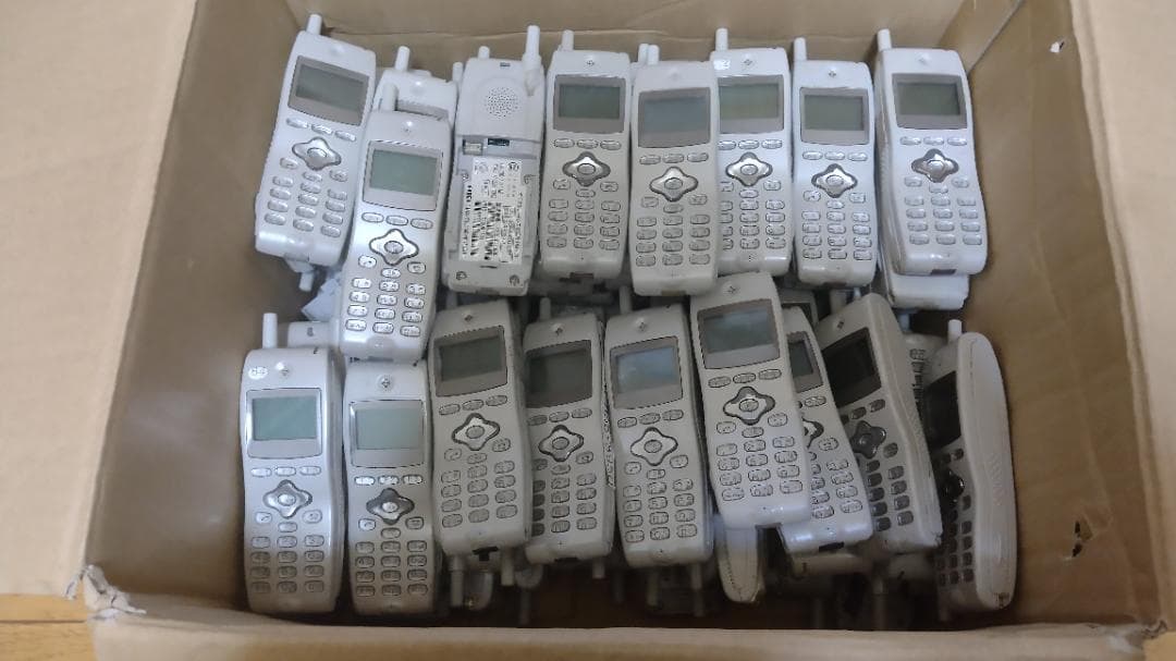 ジャンク品　PHS携帯電話　129台