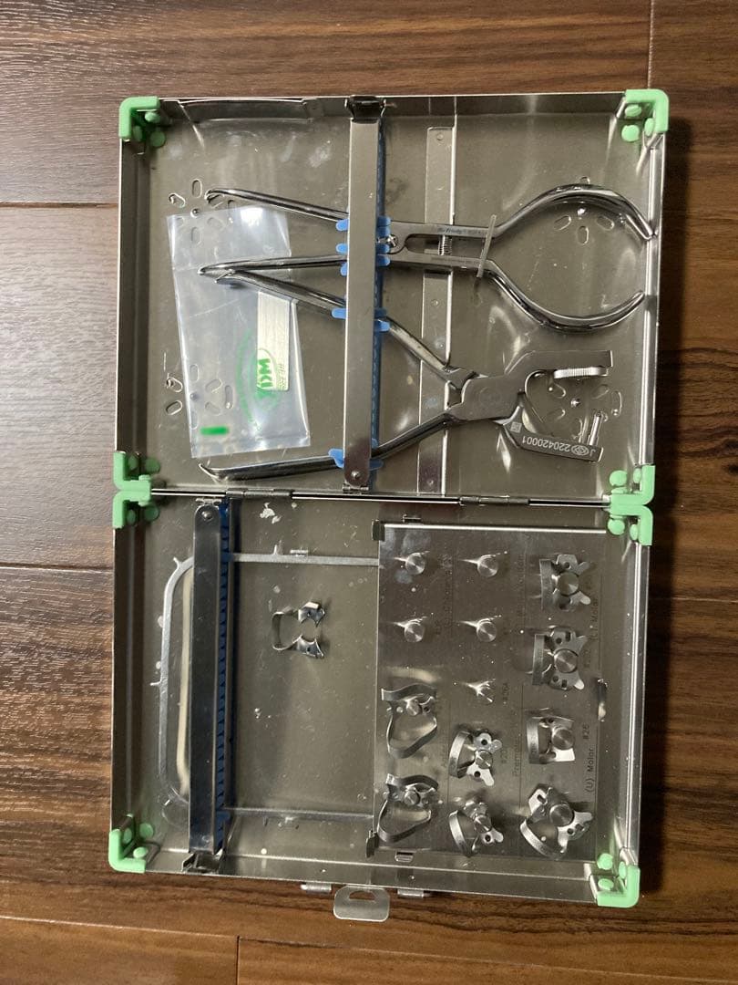 ラバーダムキット　滅菌ケース付き