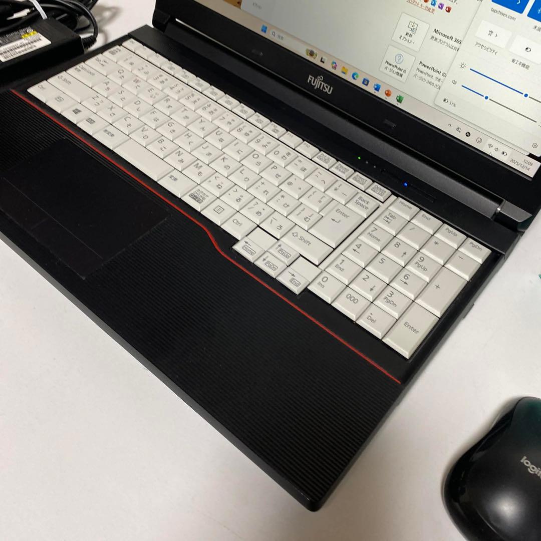 Windows11 オフィス付き　Core i7 SSD 500GB 富士通PC