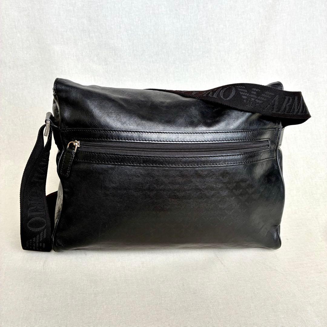 【美品】ジョルジオアルマーニ　ブラック　レザー　メッセンジャーバッグ　ショルダー
