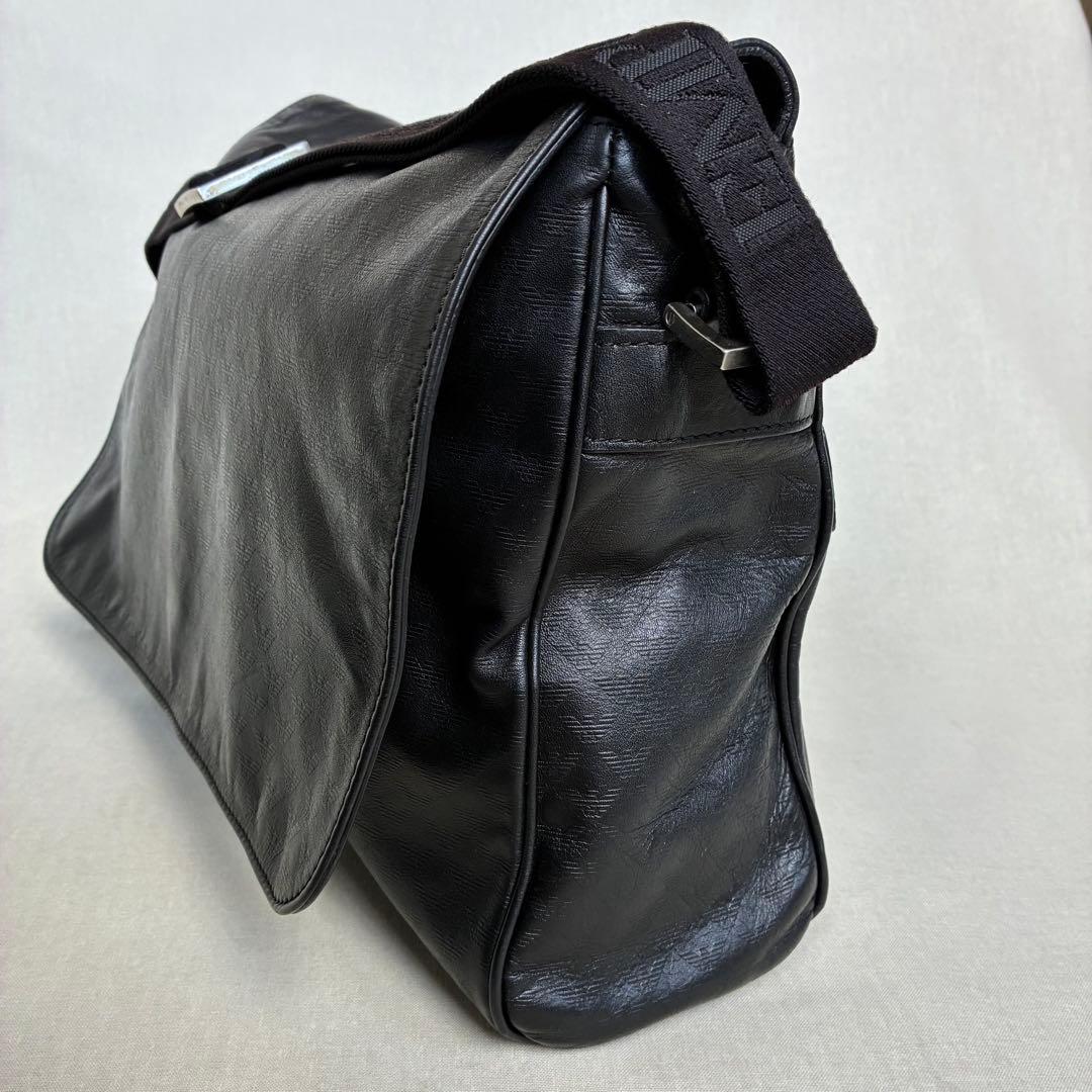 【美品】ジョルジオアルマーニ　ブラック　レザー　メッセンジャーバッグ　ショルダー