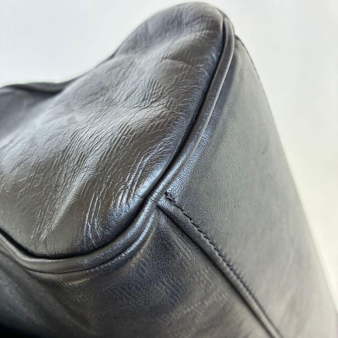 【美品】ジョルジオアルマーニ　ブラック　レザー　メッセンジャーバッグ　ショルダー