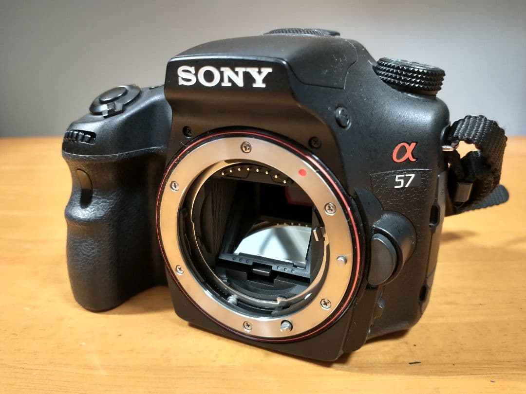 ★再々値下げ 美品★ SONY α57 デジタル一眼レフカメラ 本体とレンズ付き