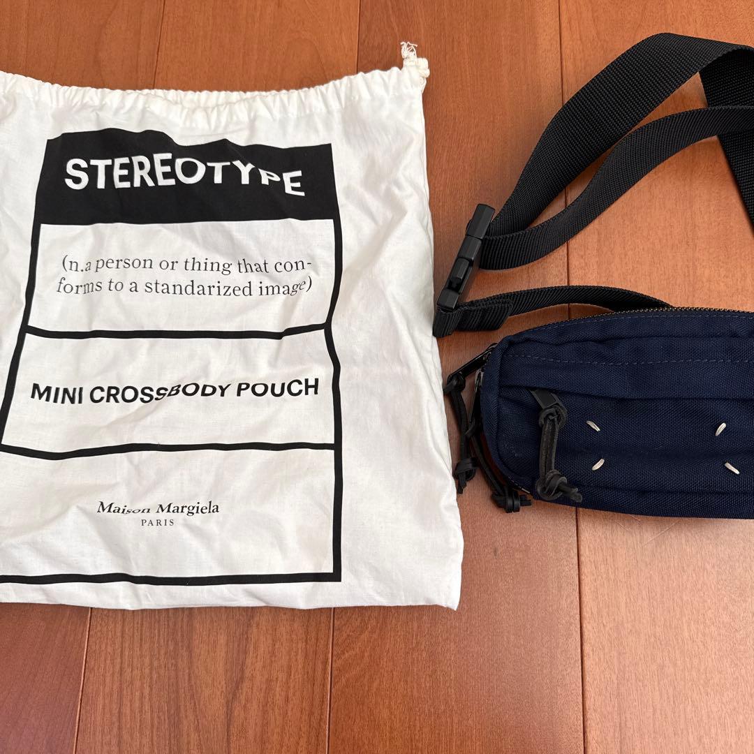 11　Maison Margiela ミニクロスボディポーチ ネイビー