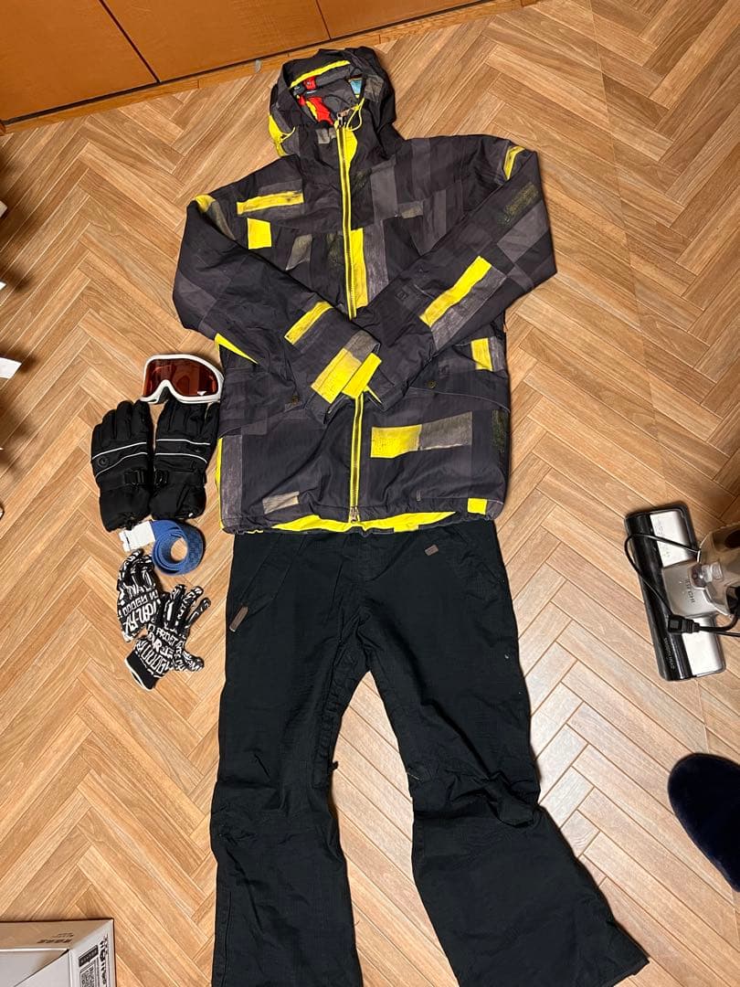 スノーボードウェアセット（ジャケット・パンツ・グローブ・ゴーグル）最終値下げ
