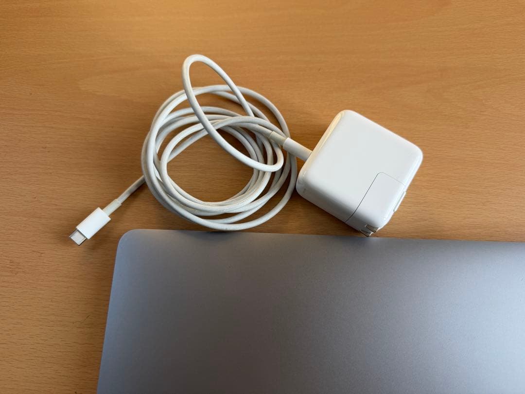 Apple MacBook Air 本体 充電器付き