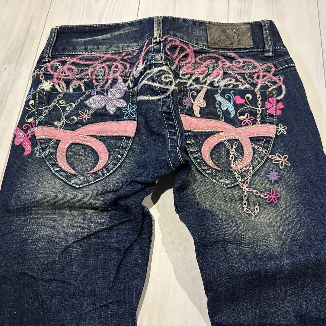 RED PEPPER 新品に近く美品 刺繍入りデニムパンツ