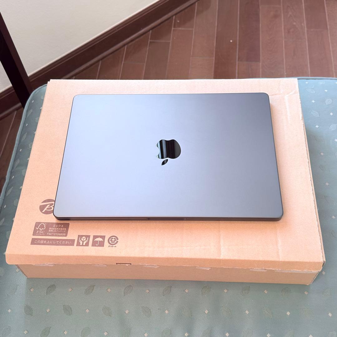 美品　MacBook Pro 14インチ 24GB 1TB M4Pro