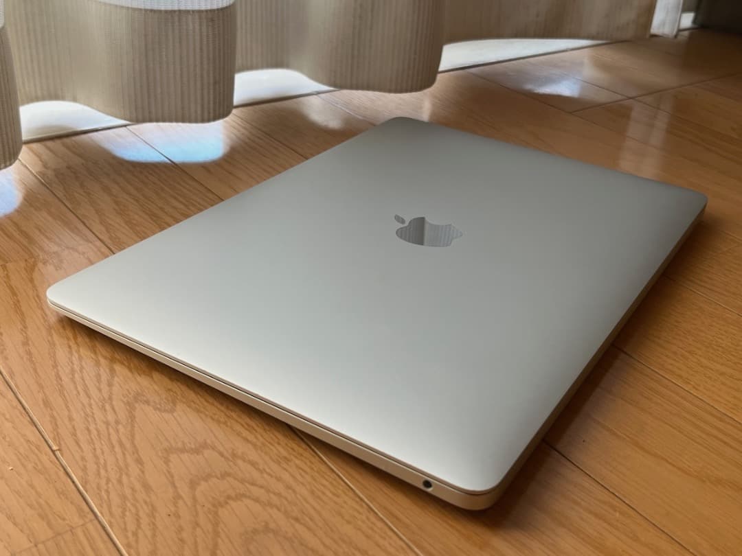Macbook Air M1 (2020,16GB,1TB)、スリーブケース付