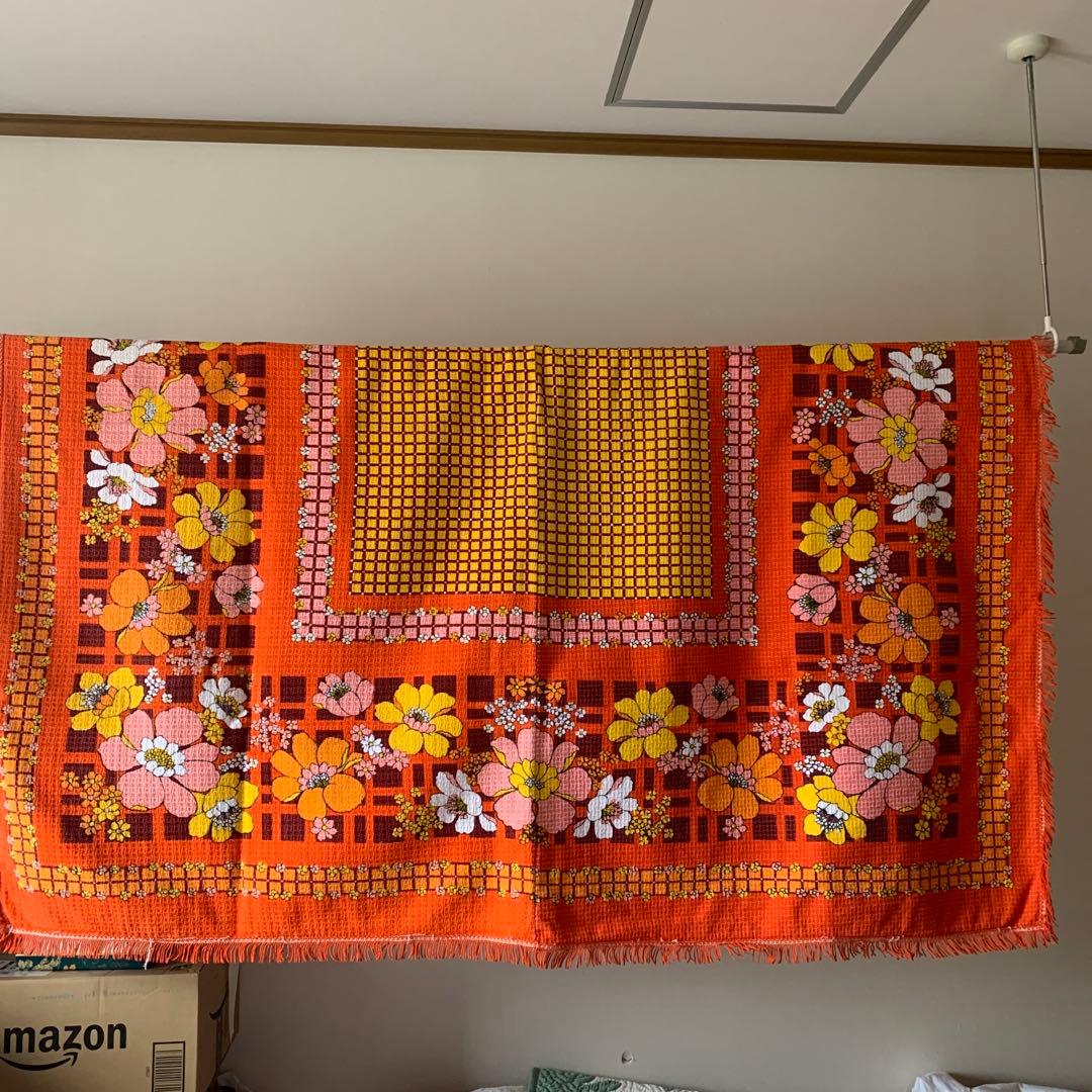 昭和レトロ　花柄オレンジラグ