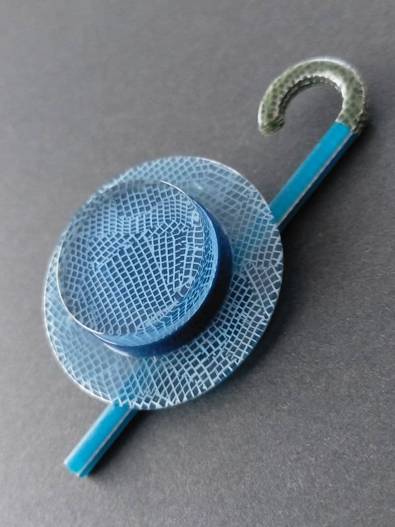 Lea Stein Paris リアスタン パリ　青い帽子とステッキのブローチ