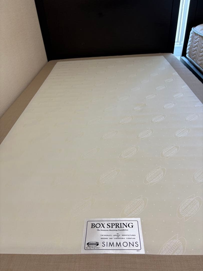 Simmonsベッドフレーム　ボックススプリング、ヘッドボードオーク　セミダブル