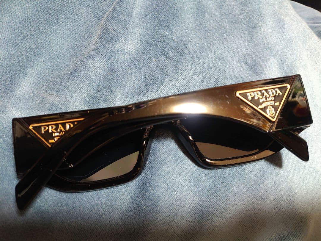 新品PRADAスクエアサングラスブラックゴールド