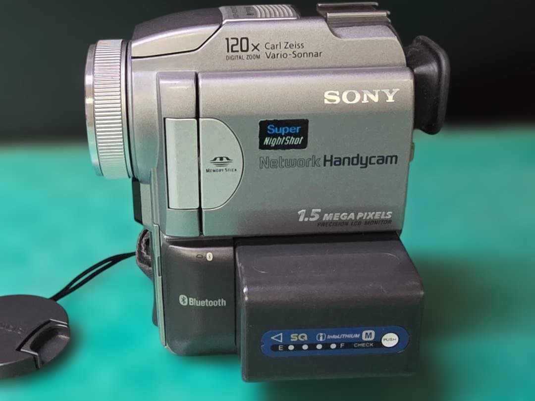 ビデオカメラ Sony Handycam DCR-PC120