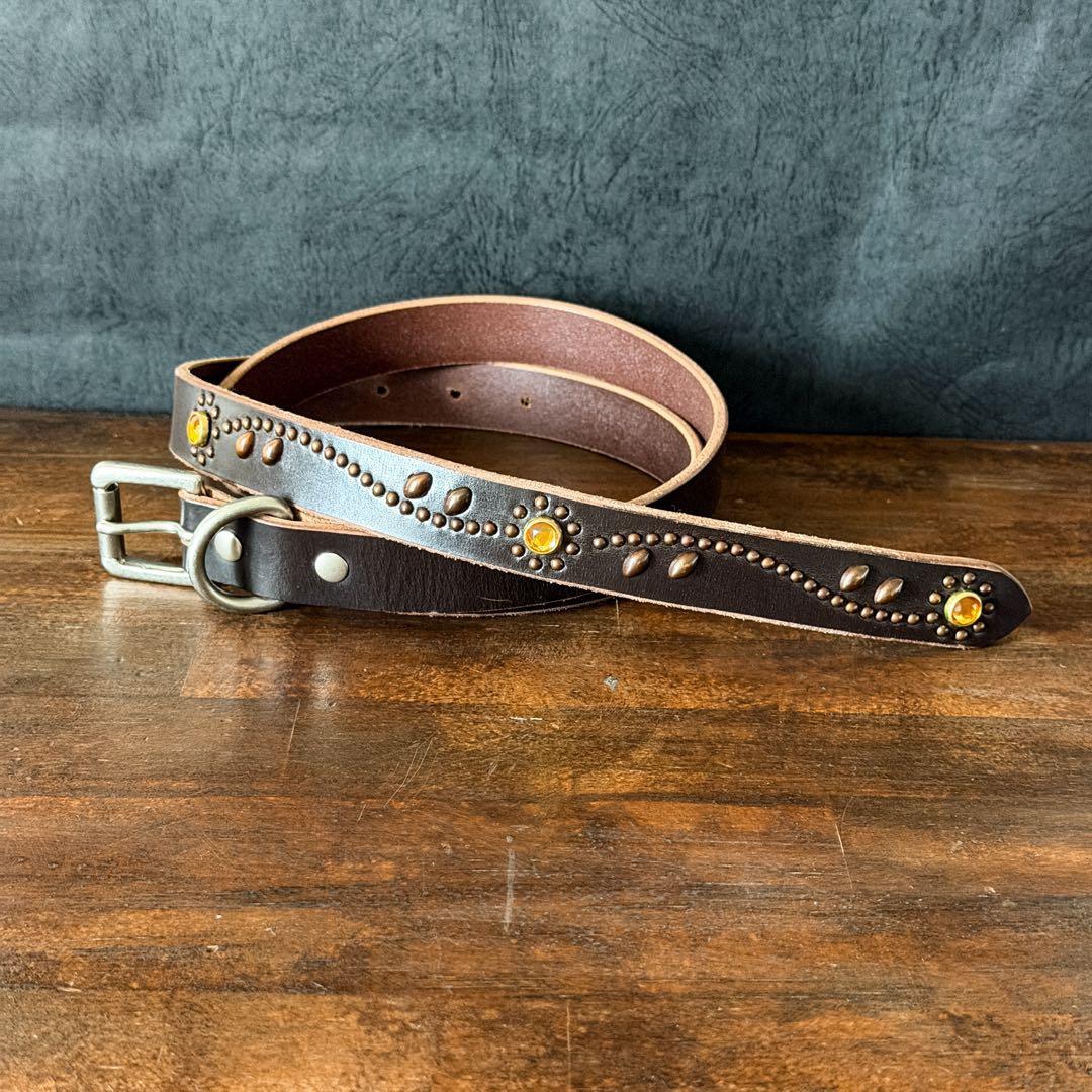 スタッズナローベルトUKサドルフラワーレリック23mm 32inch122cm