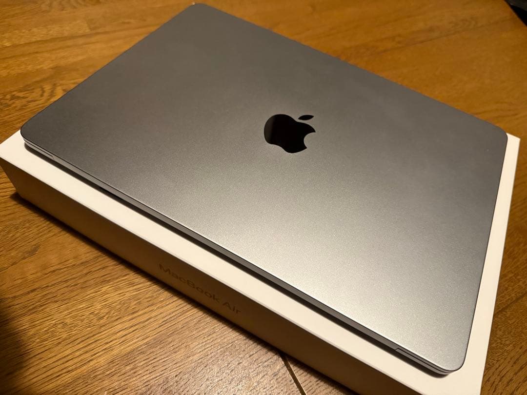 【カズト】M2チップ13インチMacBookAir (2024)