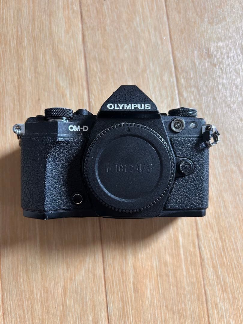 OLYMPUS OM-D 5IIデジタル一眼レフカメラ　シャッター数8138回