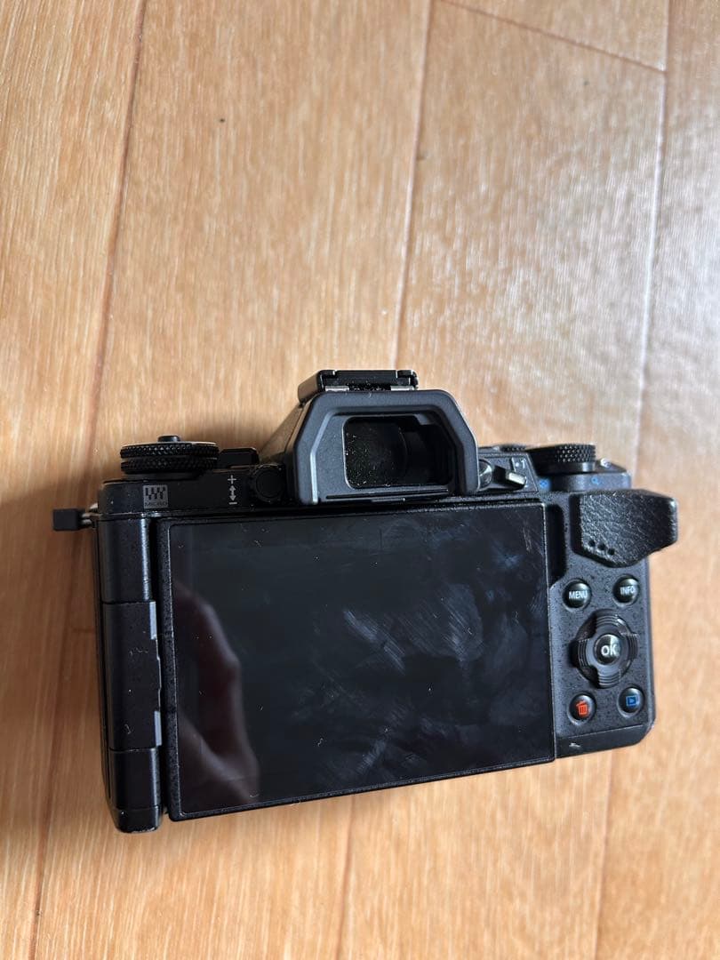 OLYMPUS OM-D 5IIデジタル一眼レフカメラ　シャッター数8138回