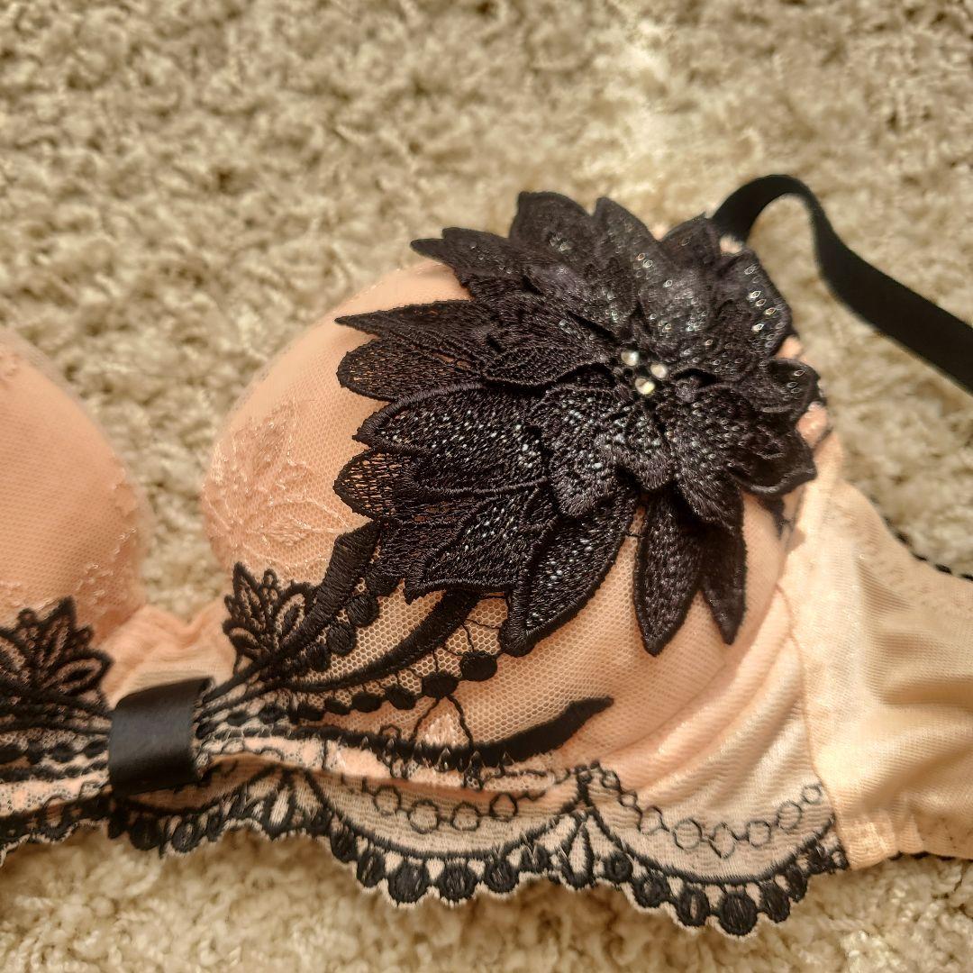 新品　ワコール　サルート　リボンブラB70/ショーツMブラ