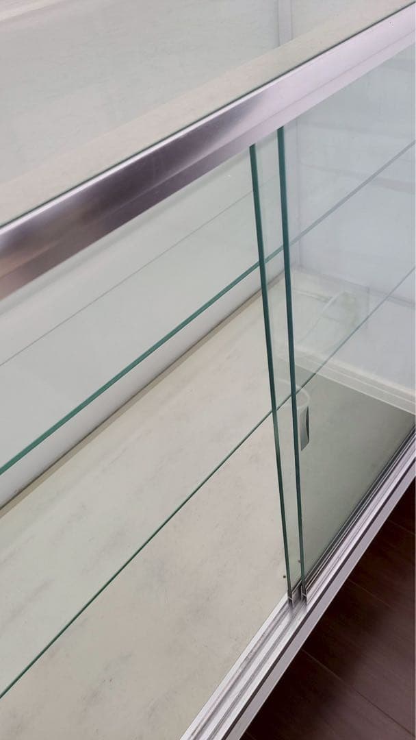 ガラスショーケース/ガラスキャビネット/照明使用不可