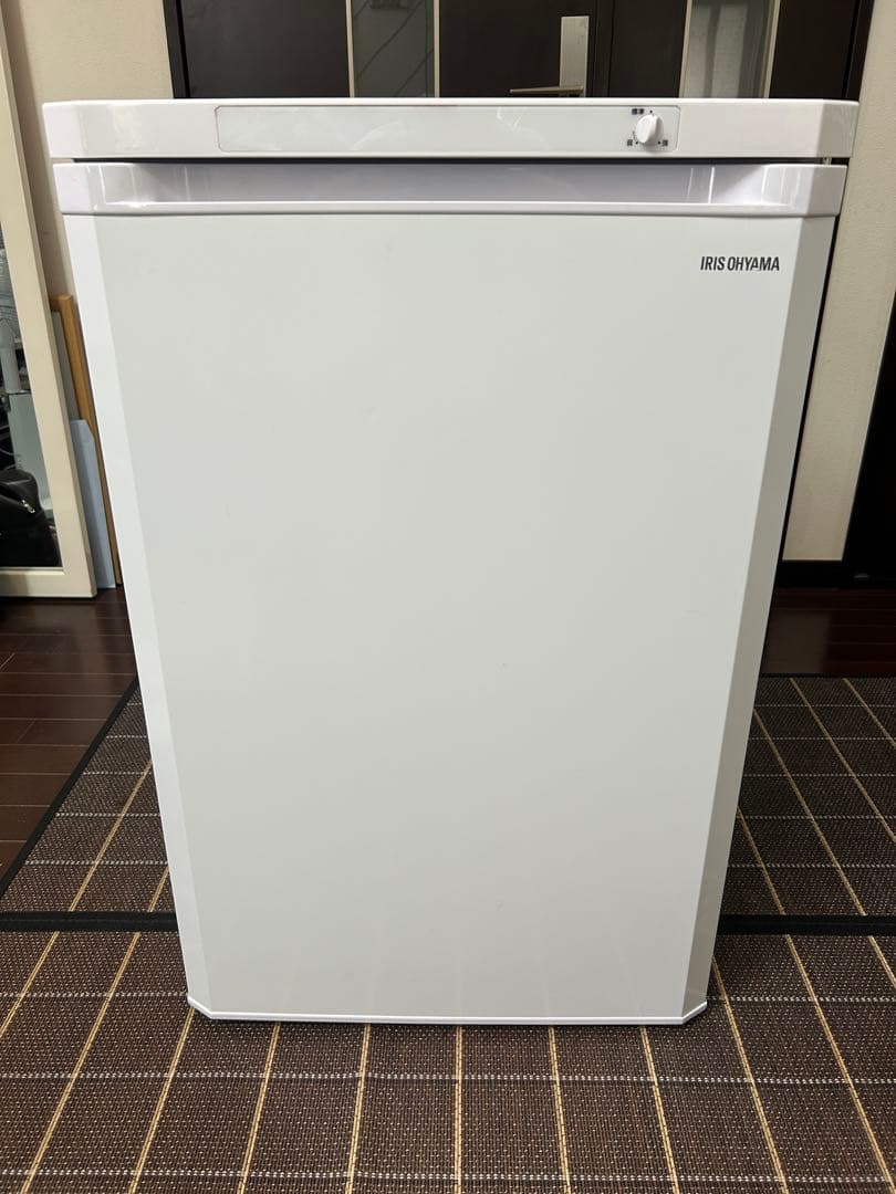 美品アイリスオーヤマ 冷凍庫 85L ホワイト IUSD-9B-W 2022年製