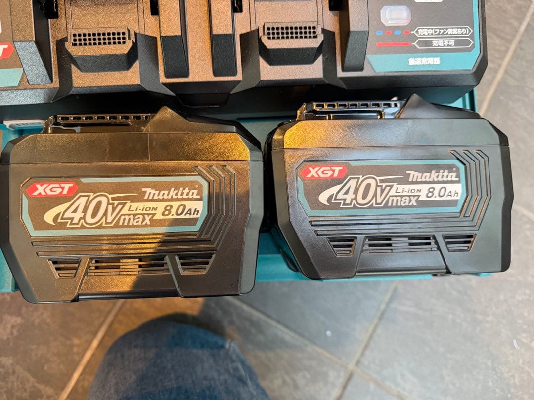 Makita cw004g 冷温庫 冷蔵庫　40Vバッテリー8ah x2個