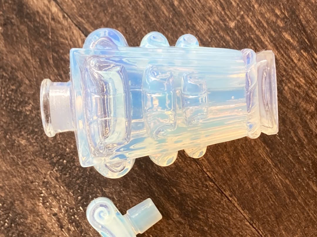 オパールセントガラス　香水瓶