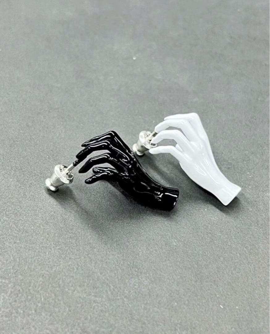 ha|za|ma 惹きずり込まれる運命のピアス black /White セット