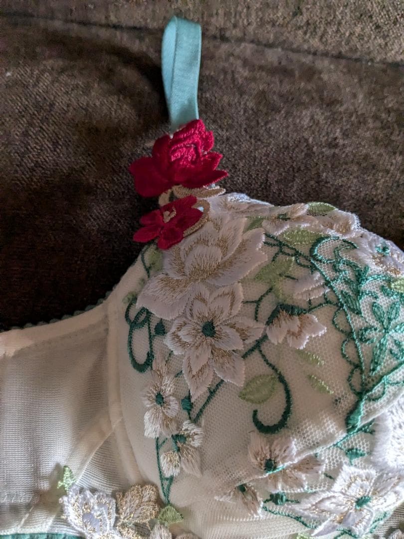 。Lemonheart様ワコールサルート最新16グループブラD70、ショーツL。