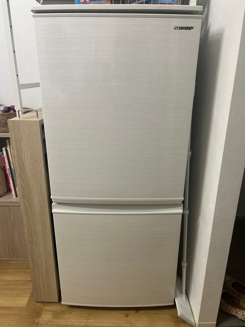 【送料込み】シャープ　冷蔵庫　2019年製　一人暮らし　SJ-D14E-W