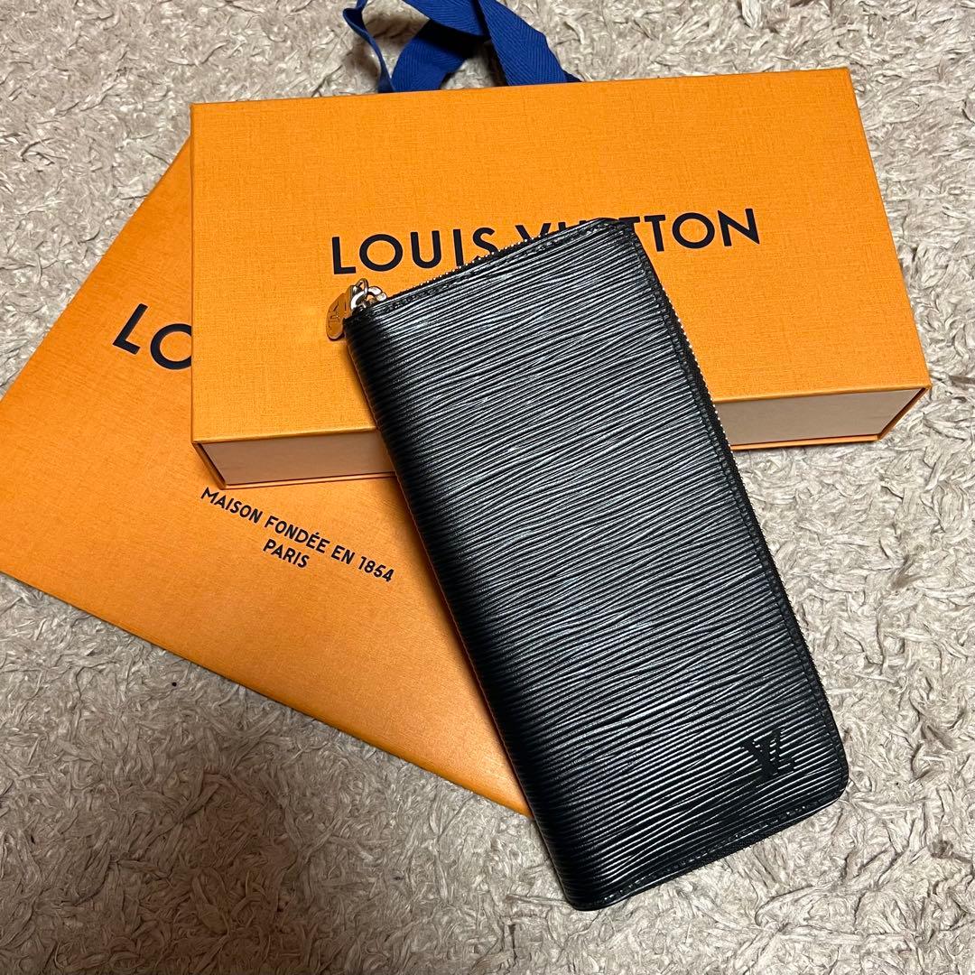 【美品】ルイヴィトン　ジッピーウォレットヴェルティカル　エピ　長財布　黒