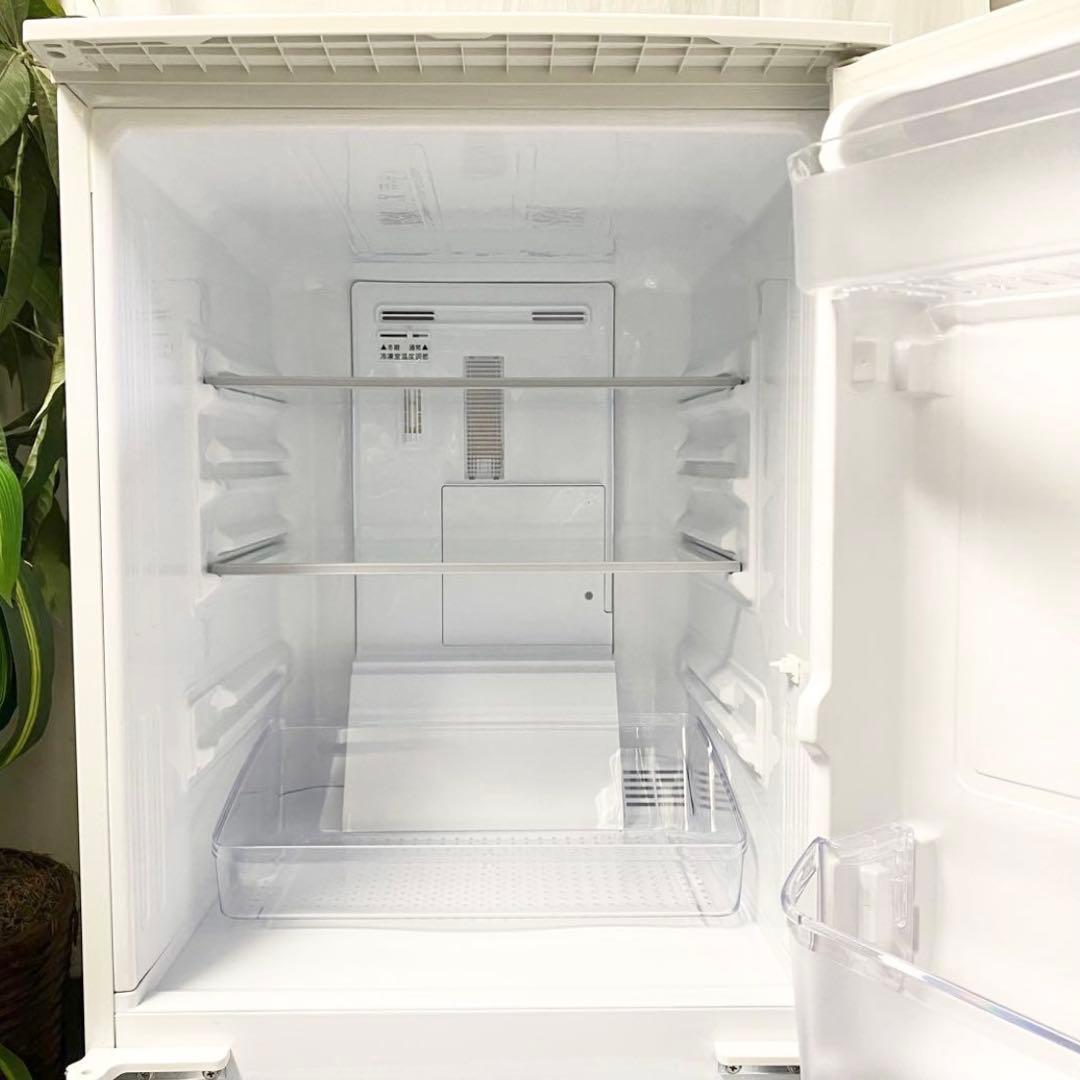 どっちも付け替えドアだから設置場所に悩まない！一人暮らしに！冷凍冷蔵庫137L