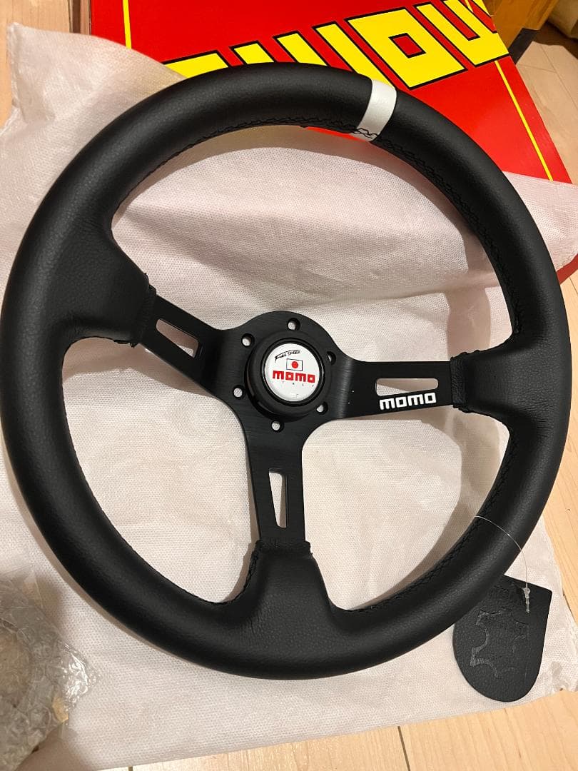 momo ステアリング 13インチ 黒色 白色