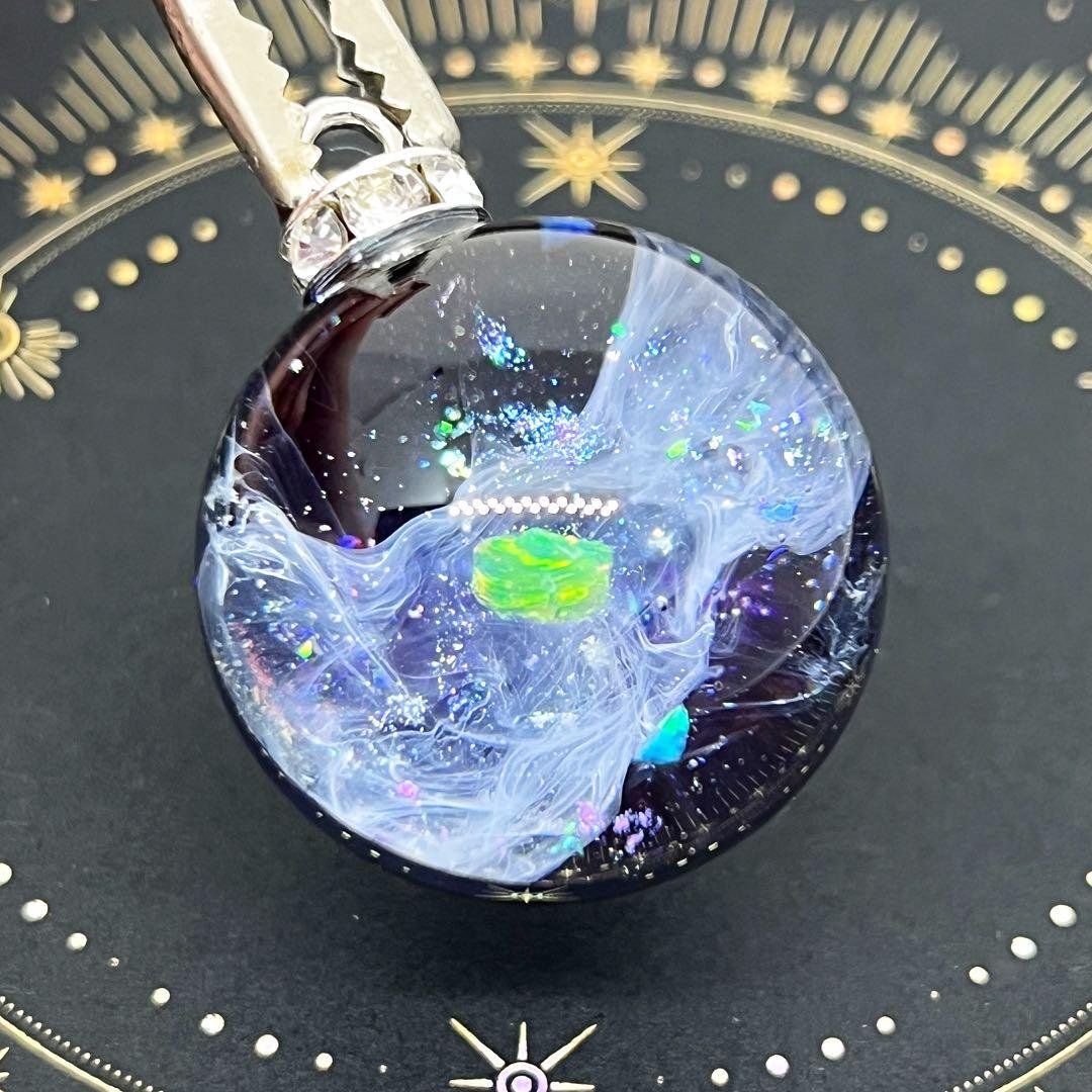 【ハンドメイド】157.水面に映る花火　25mm 【蓄光・台座付き】