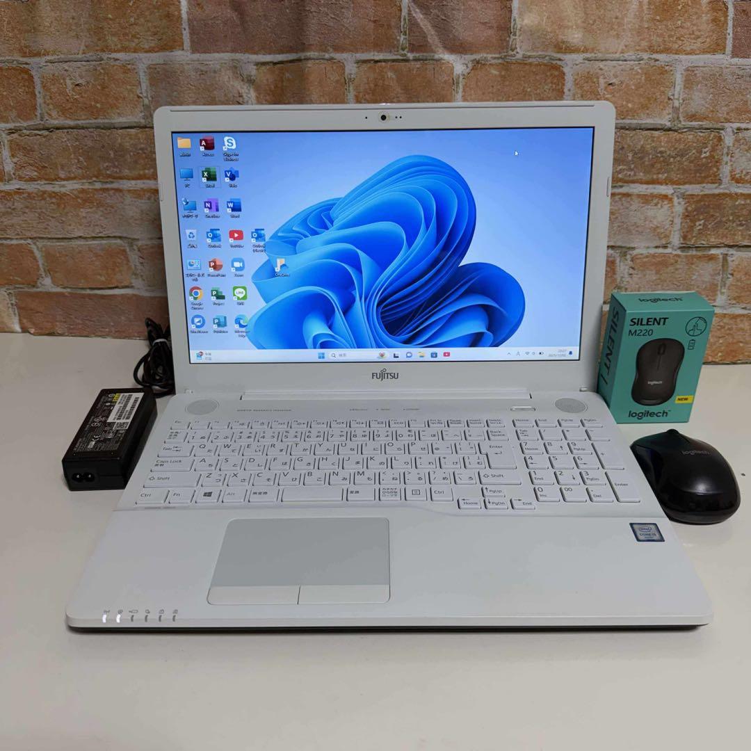 美品　富士通ノート PC 高速起動SSD256GBメモリ8G Windows11