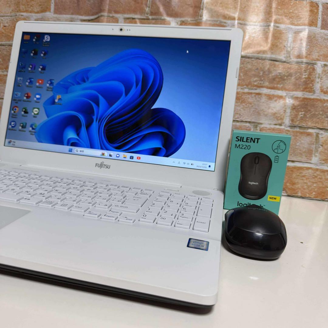 美品　富士通ノート PC 高速起動SSD256GBメモリ8G Windows11