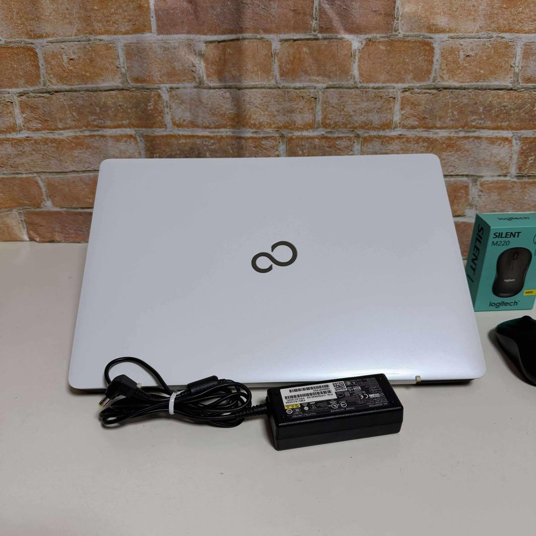 美品　富士通ノート PC 高速起動SSD256GBメモリ8G Windows11